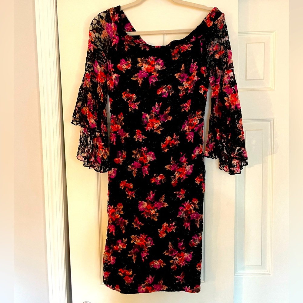 Floral lace dress, worn once size 6 from Venus